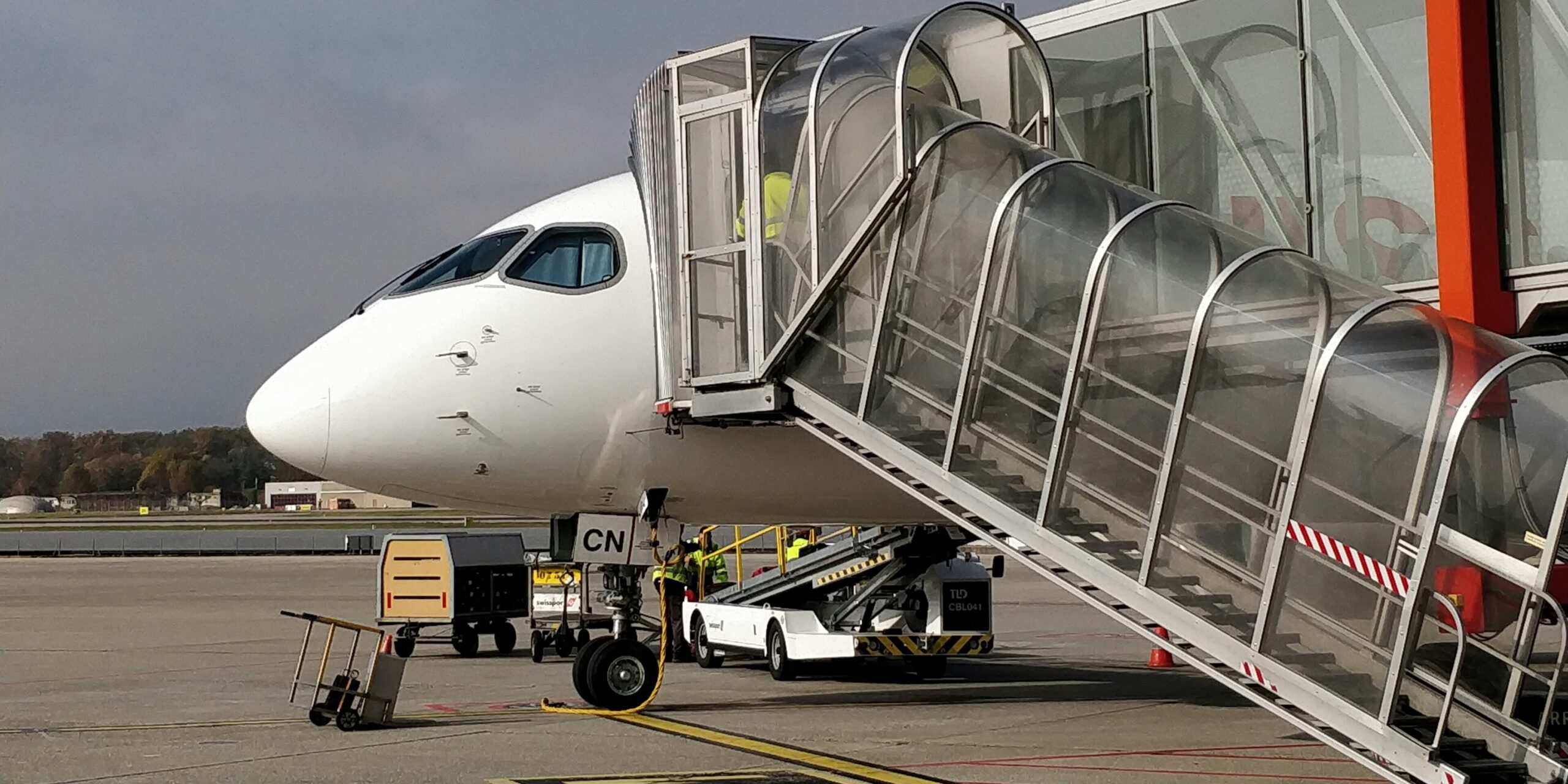 Flowchart showing steps to process a baggage loss insurance claim.