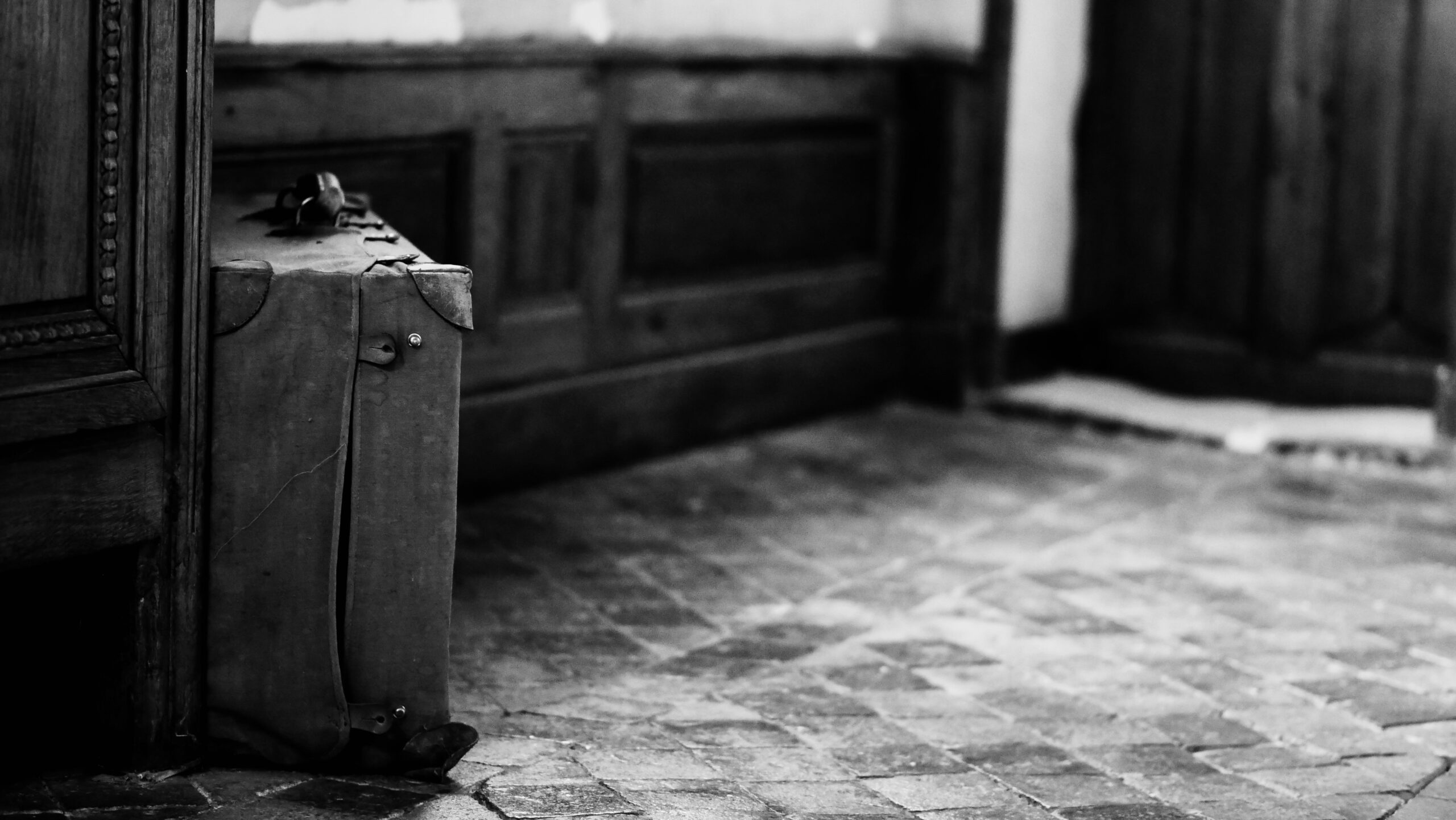 Infographic showing global statistics on lost luggage in 2023