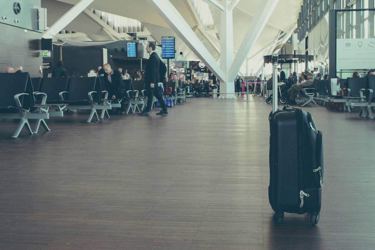 Bar chart showing global airport luggage mishandling rates from 2019-2023, with 2023 at 6.26 bags per 1,000 passengers per SITA report