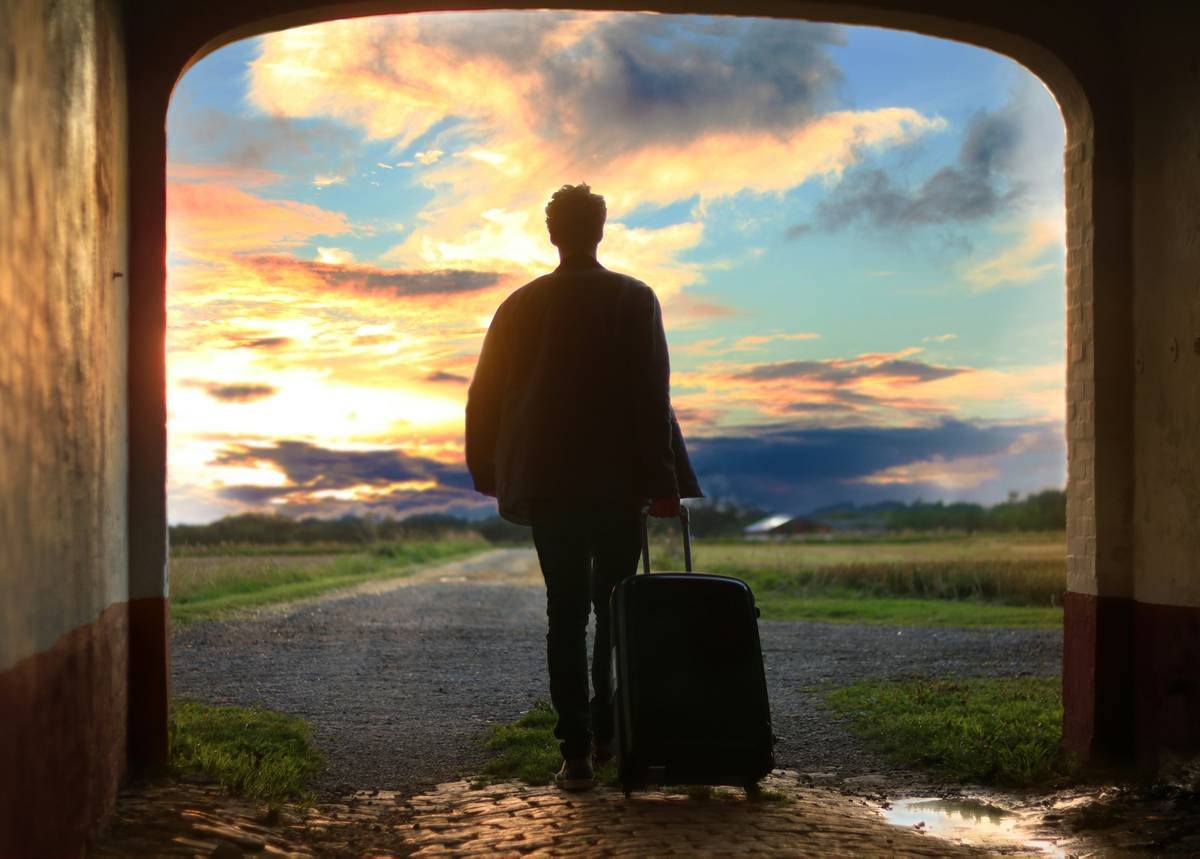 Traveler filing a claim for baggage insurance only after lost luggage incident
